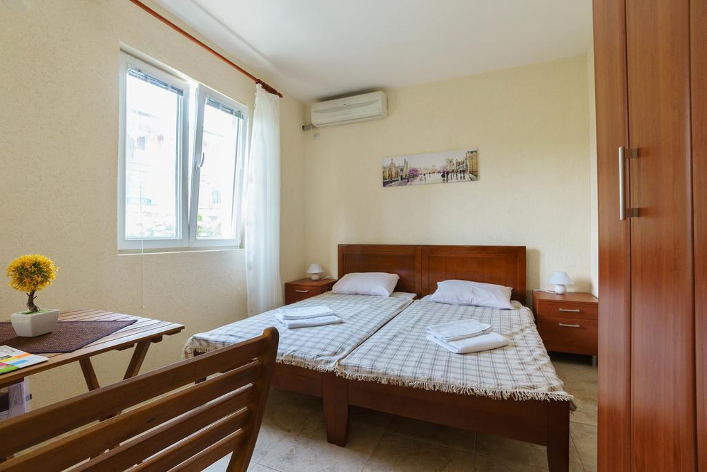 Apartments Lora Бар Экстерьер фото