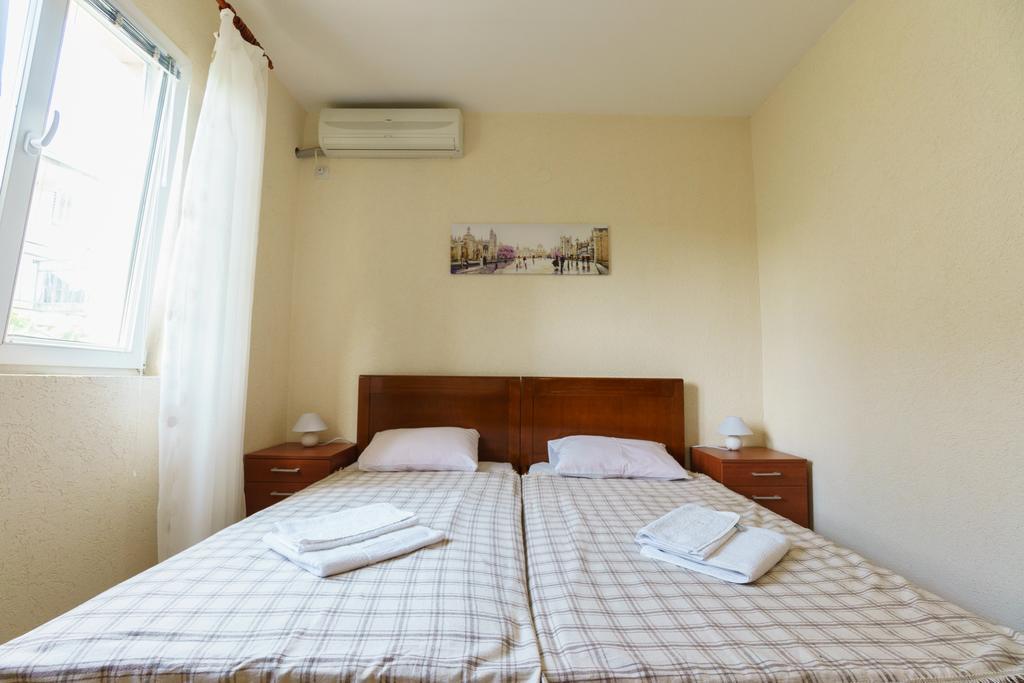 Apartments Lora Бар Экстерьер фото