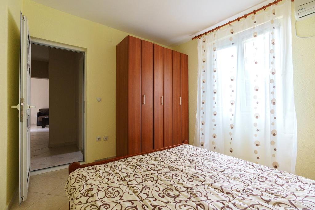 Apartments Lora Бар Экстерьер фото