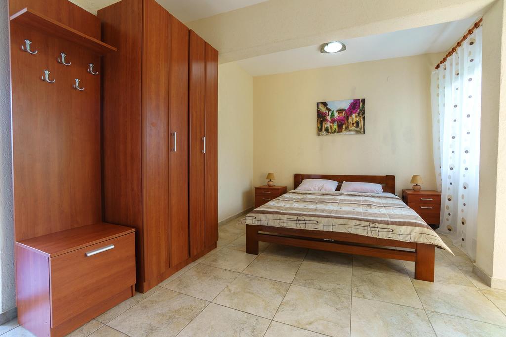 Apartments Lora Бар Экстерьер фото