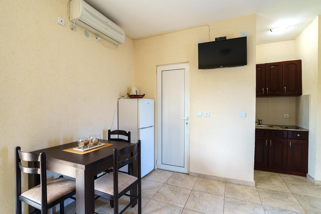 Apartments Lora Бар Экстерьер фото