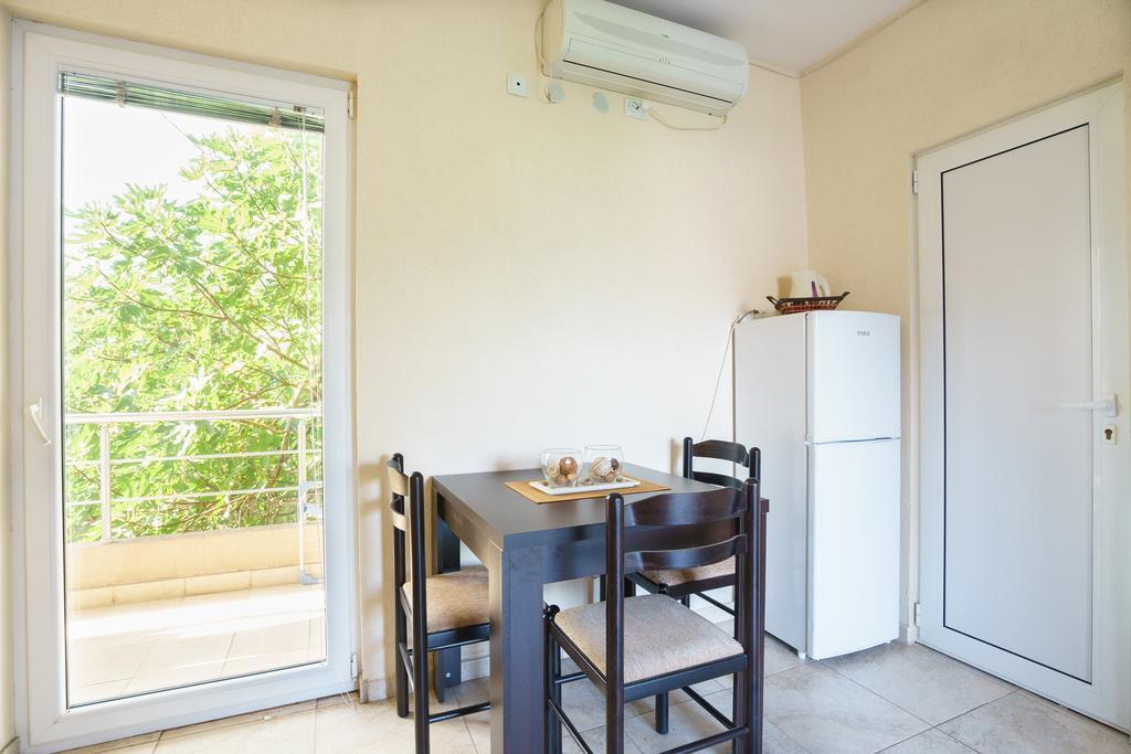 Apartments Lora Бар Экстерьер фото