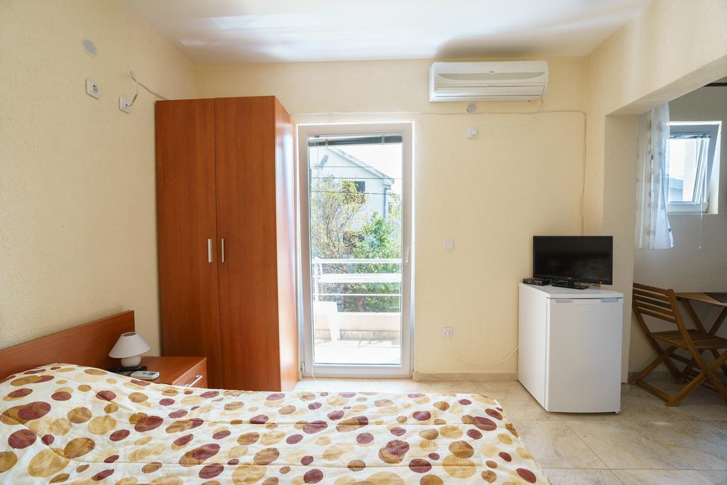 Apartments Lora Бар Экстерьер фото