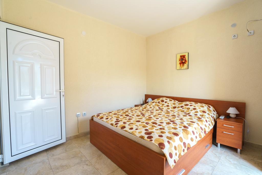 Apartments Lora Бар Экстерьер фото