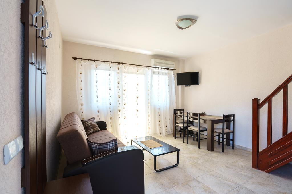Apartments Lora Бар Экстерьер фото