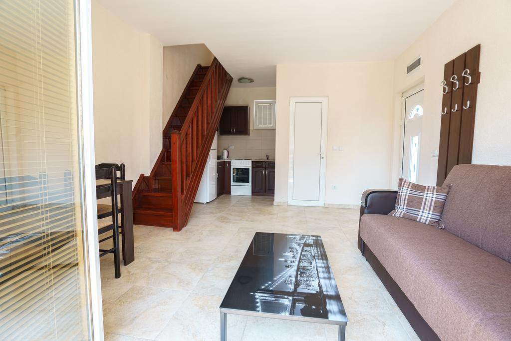 Apartments Lora Бар Экстерьер фото