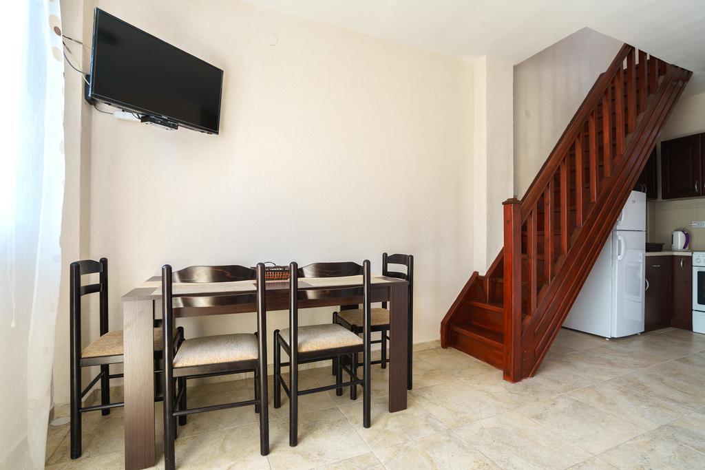 Apartments Lora Бар Экстерьер фото