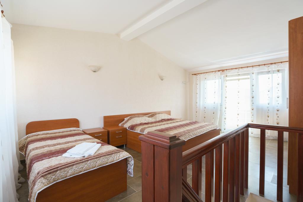 Apartments Lora Бар Экстерьер фото