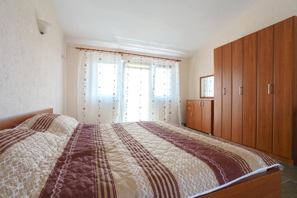 Apartments Lora Бар Экстерьер фото