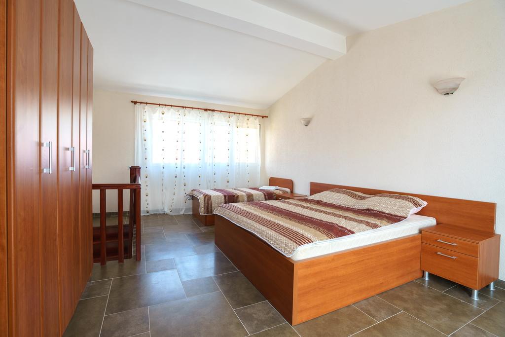 Apartments Lora Бар Экстерьер фото
