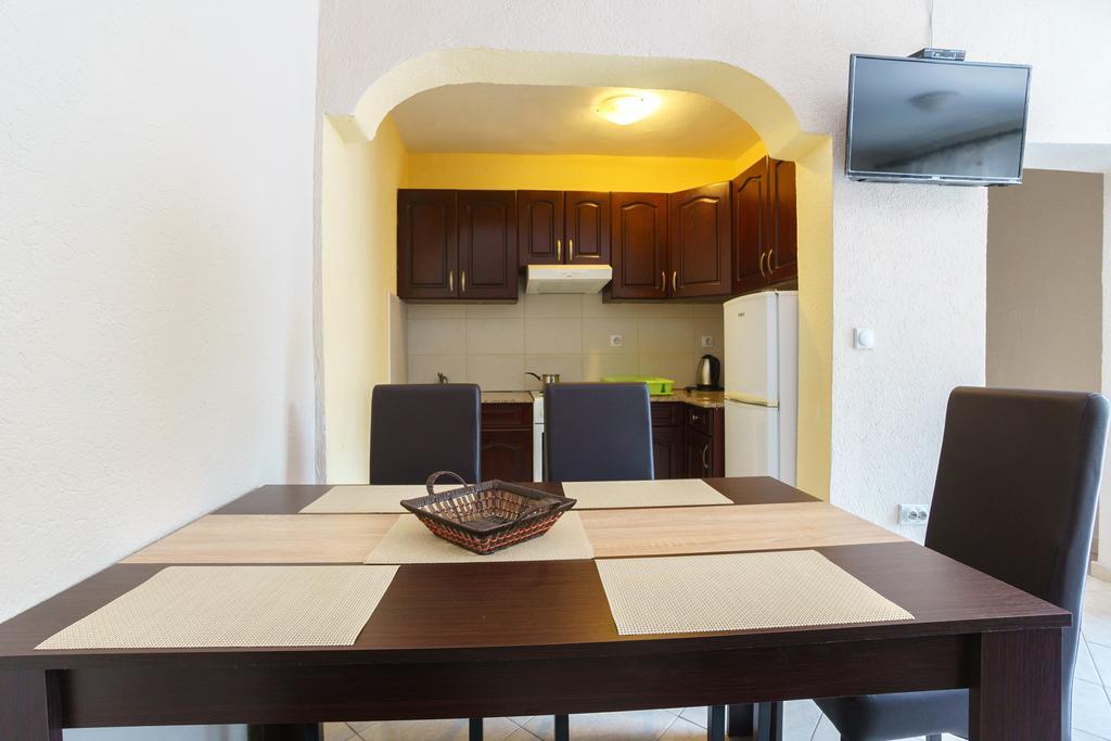 Apartments Lora Бар Экстерьер фото