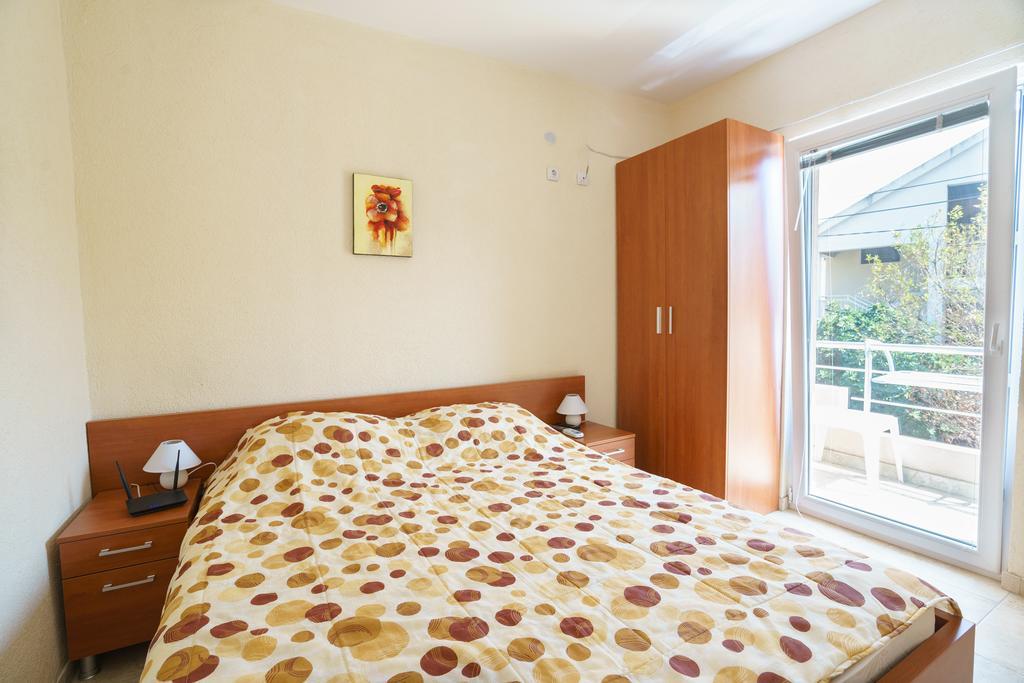 Apartments Lora Бар Экстерьер фото