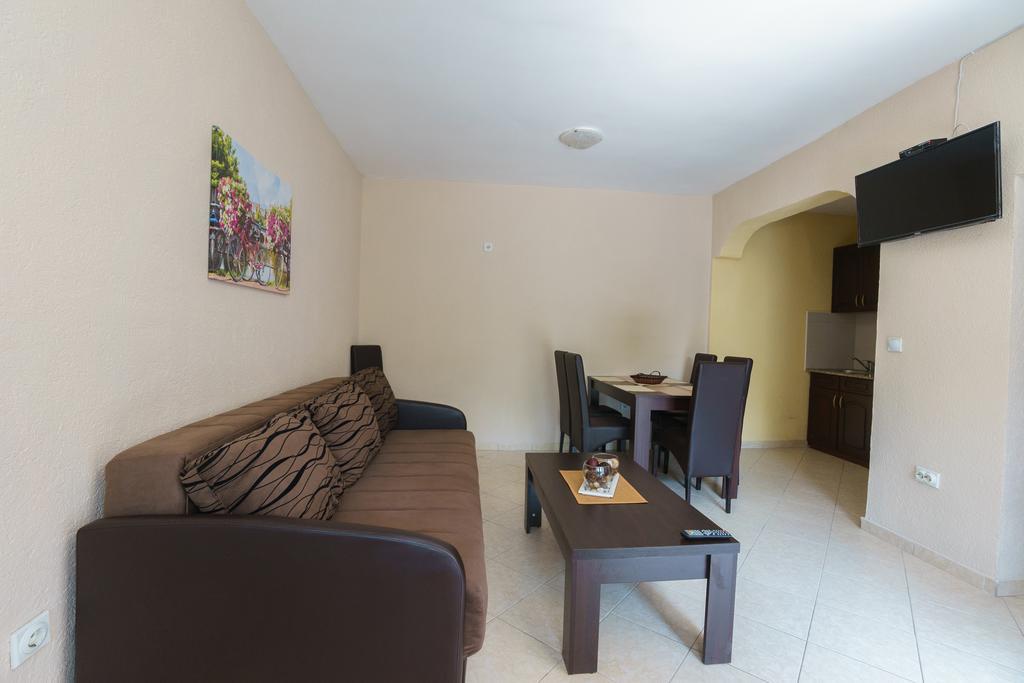 Apartments Lora Бар Экстерьер фото