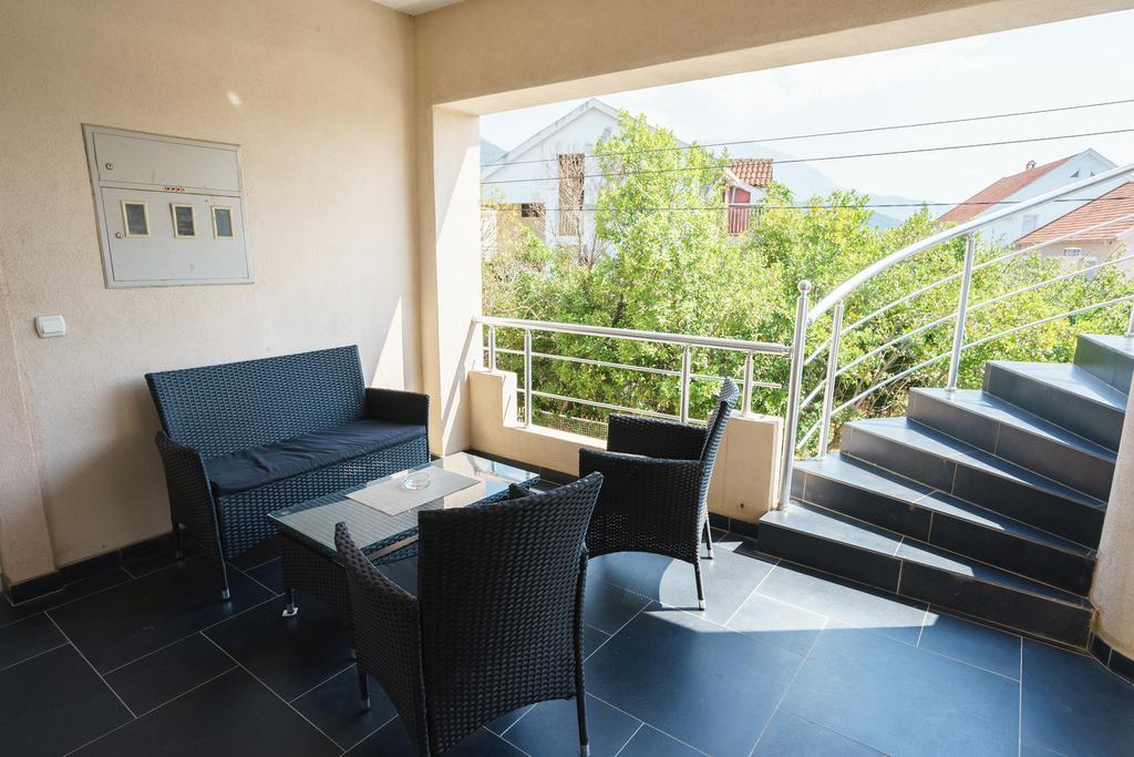 Apartments Lora Бар Экстерьер фото