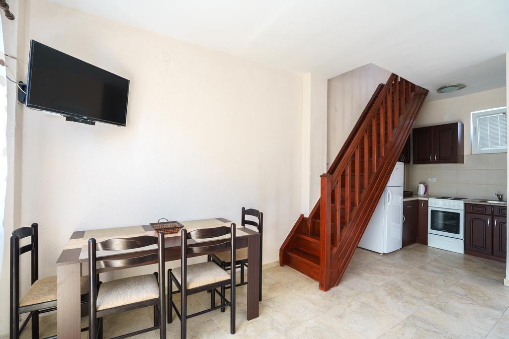 Apartments Lora Бар Экстерьер фото