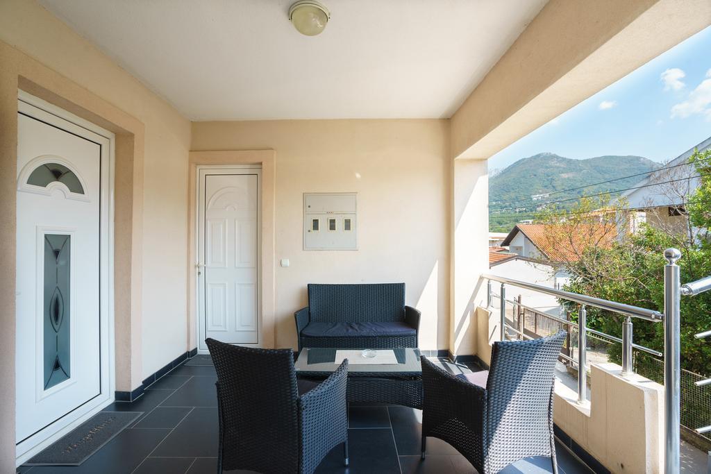 Apartments Lora Бар Экстерьер фото